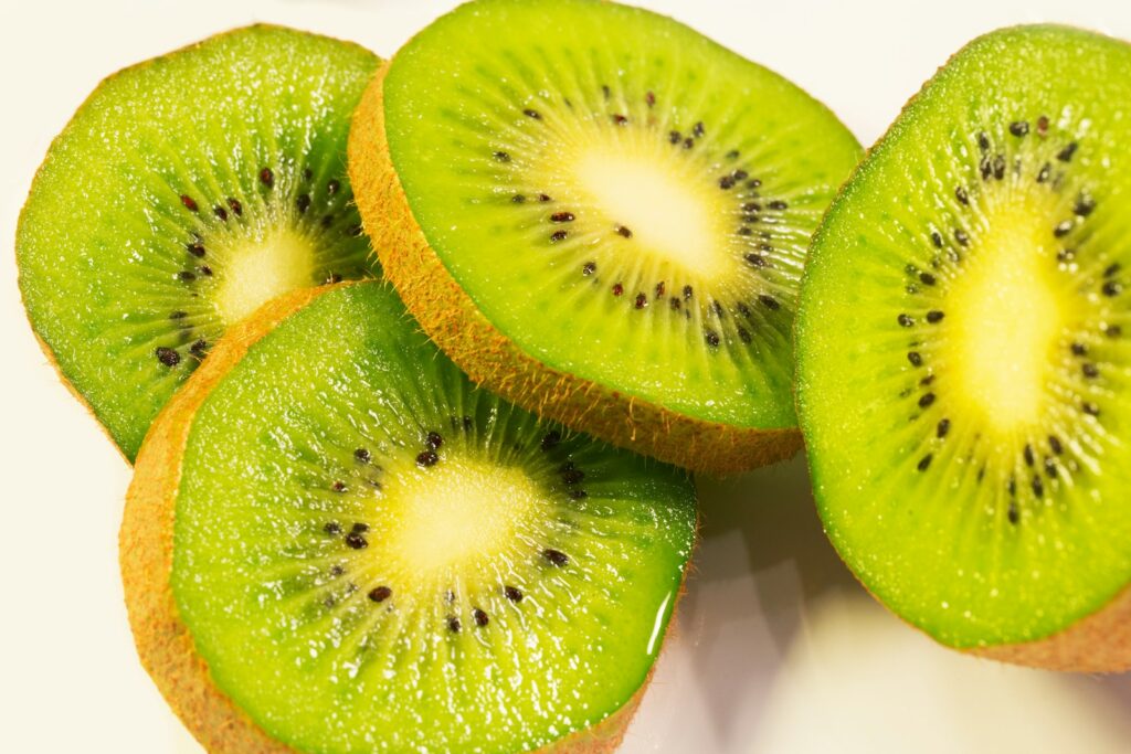 Sliced green kiwifruit, a proven food for IBS constipation relief